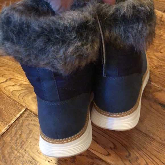 Women’s Journey + Crew navy fur booties size 8 - Picture 3 of 7